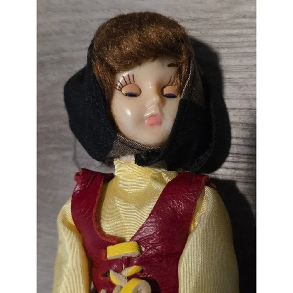 Lot Of 2 Vintage Carlson Dolls Russian Girl‎ and Scotish Girl with tags